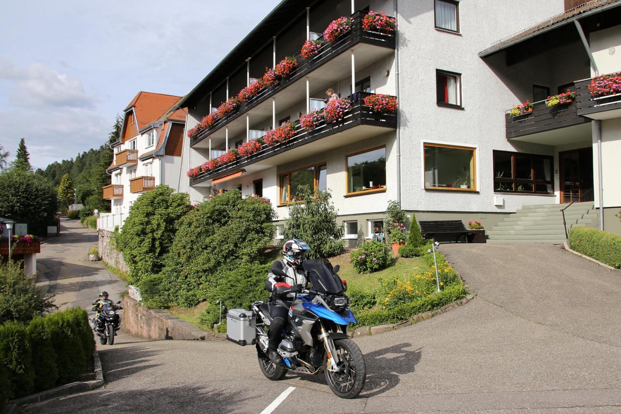 Aparthotel Schwarzwald Panorama Бад-Вільдбад Екстер'єр фото